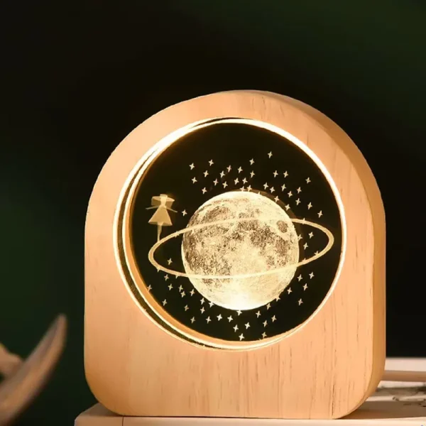 چراغ خواب کریستالی با قاب چوبی مدل دختر و ماه کد 3-98290