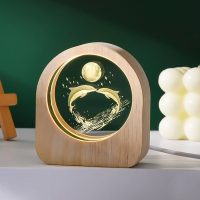 چراغ خواب کریستالی با قاب چوبی مدل دو دلفین عاشق کد 6-98291