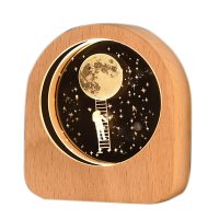 چراغ خواب کریستالی با قاب چوبی مدل فضانورد کد 5-982901